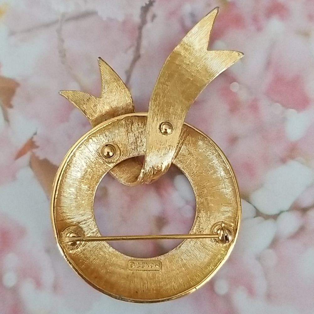 Vintage Mid Century Signed MONET Goldtone Bow Brooch Pin - Picture 9 of 14